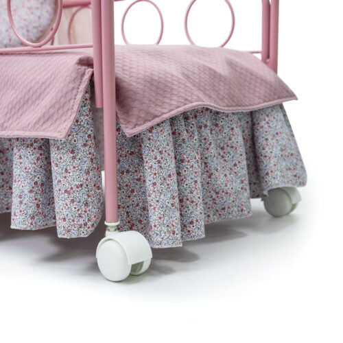 cuna-liberty-rosa-2530R-detalle-ruedas-juguetes-bebelux